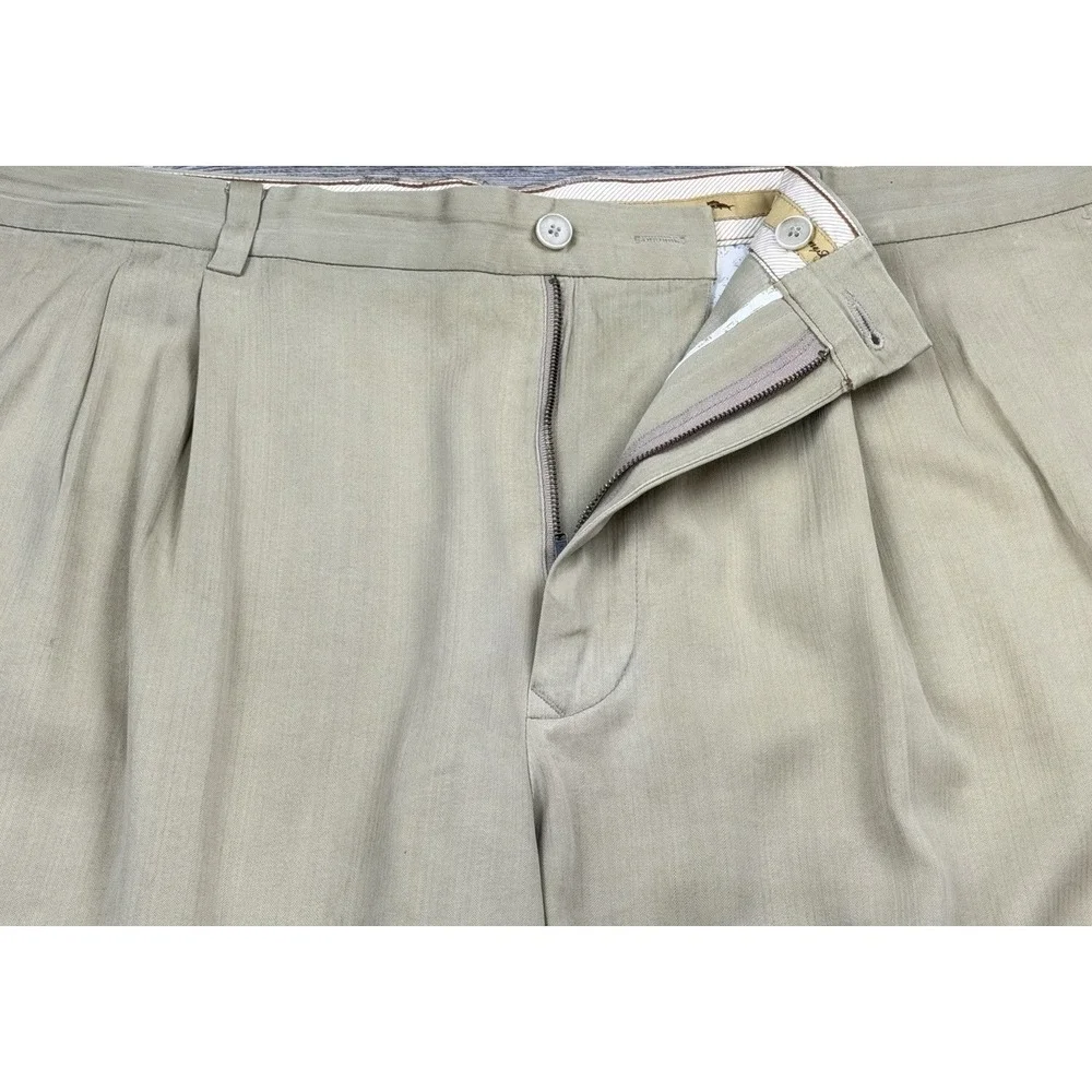 Tommy Bahama Silk‎ Blend Beige Pleated Shorts Size 40 Golf Resort Wear Preppy